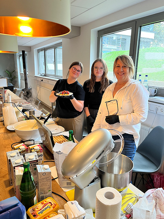 Waffeln für alle: Backaktion im ORBIS Headquarter Backaktion im ORBIS Headquarter